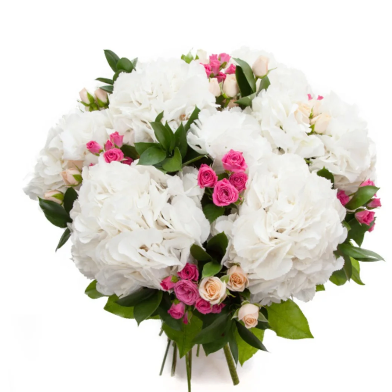 Букет из гортензий и кустовых роз